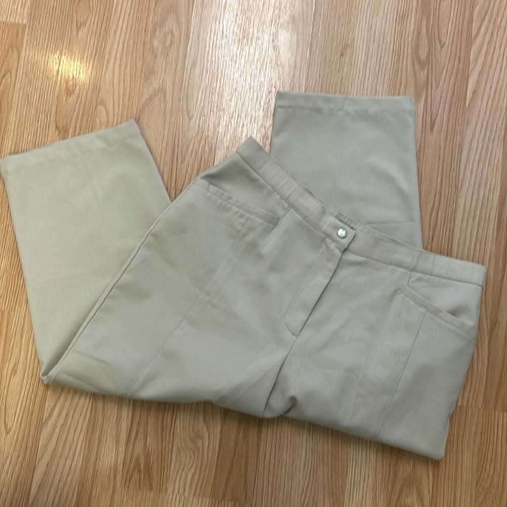 Haggar Beige Capris 💛